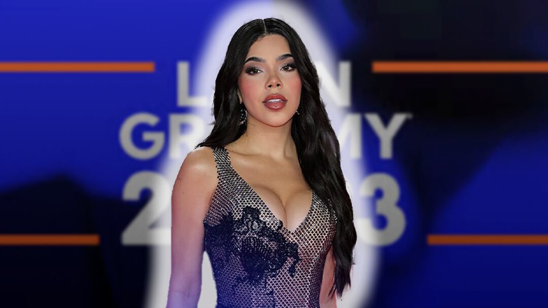 Kenia Os llega en vestido transparente a los Premios Latin Grammy 2023