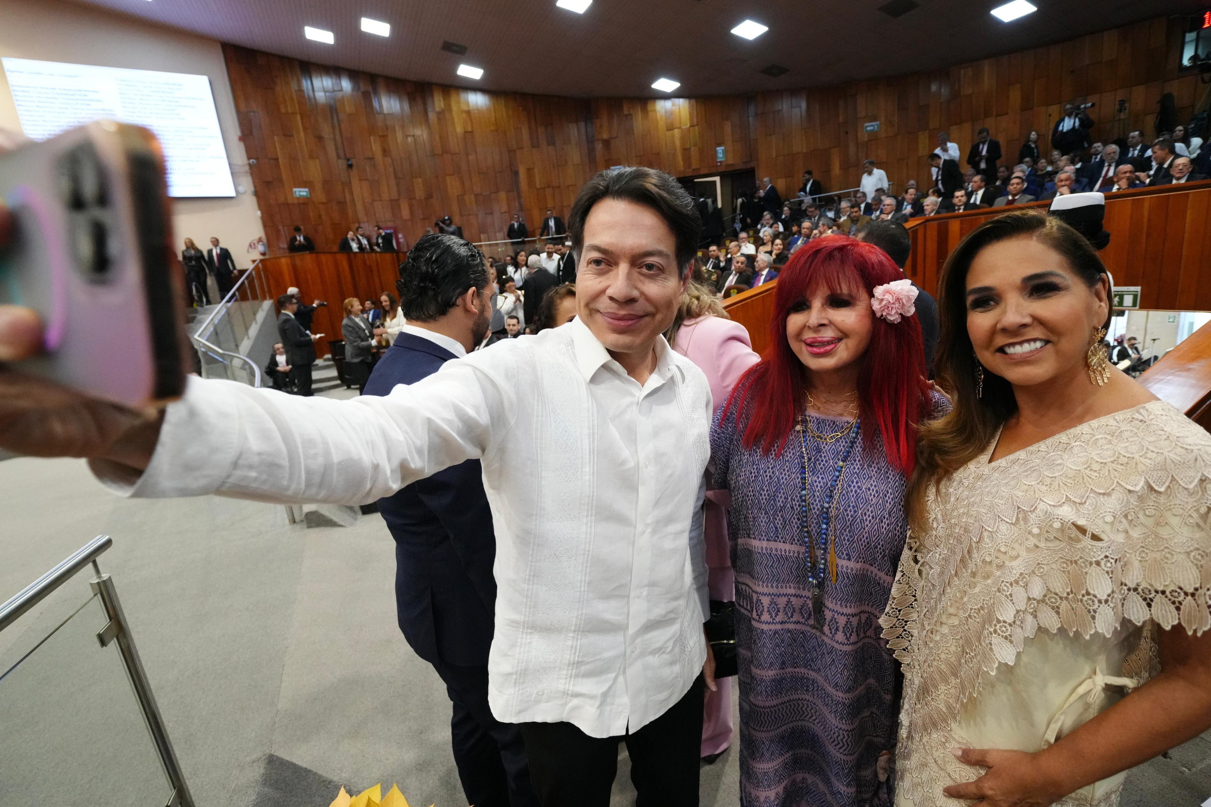 Mario Delgado acompaña a Rocío Nahle en su toma de protesta como gobernadora de Veracruz