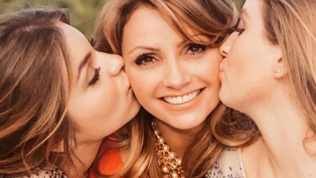 Angélica Rivera y sus hijas