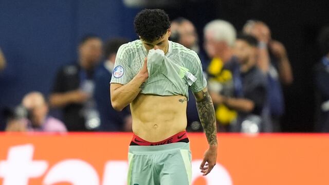 Jorge Sánchez, en un duelo con la Selección Mexicana.