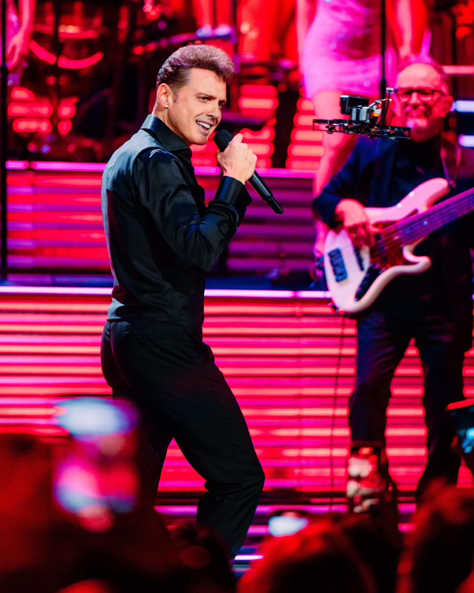 Luis Miguel, cantante.