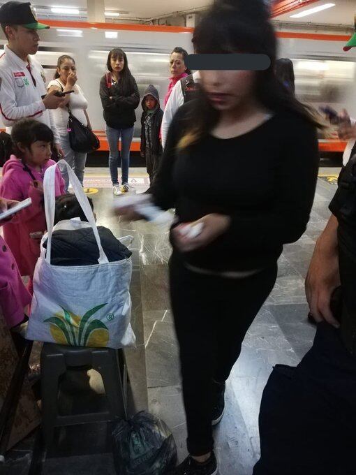 Catalina, madre de Nataly. Metro Candelaria
