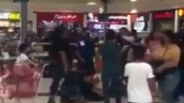 Pelea en centro comercial en Apodaca