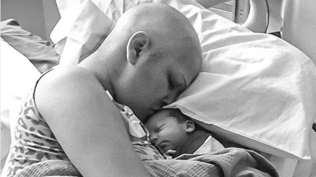 Jade Davis y su recién nacido.