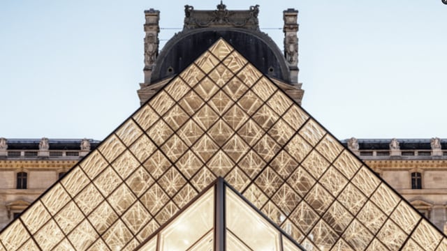 Museo del Louvre cierra en medio de protestas en Francia por el costo de la vida