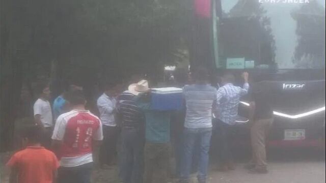 Autobús con turistas de Polonia sufre asalto en Chiapas.