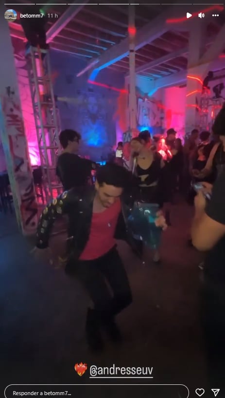 Andrés baila con licuachela en fiesta de Danna Paola.