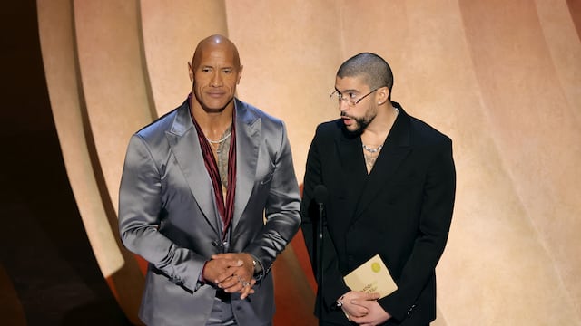 Dwayne Johnson y Bad Bunny en Premios Oscar 2024