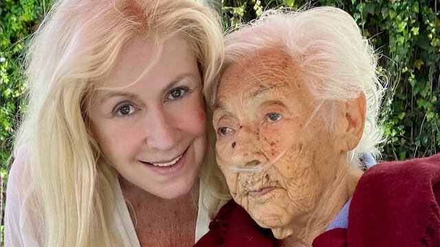 Laura Zapata y su abuela Eva Mange