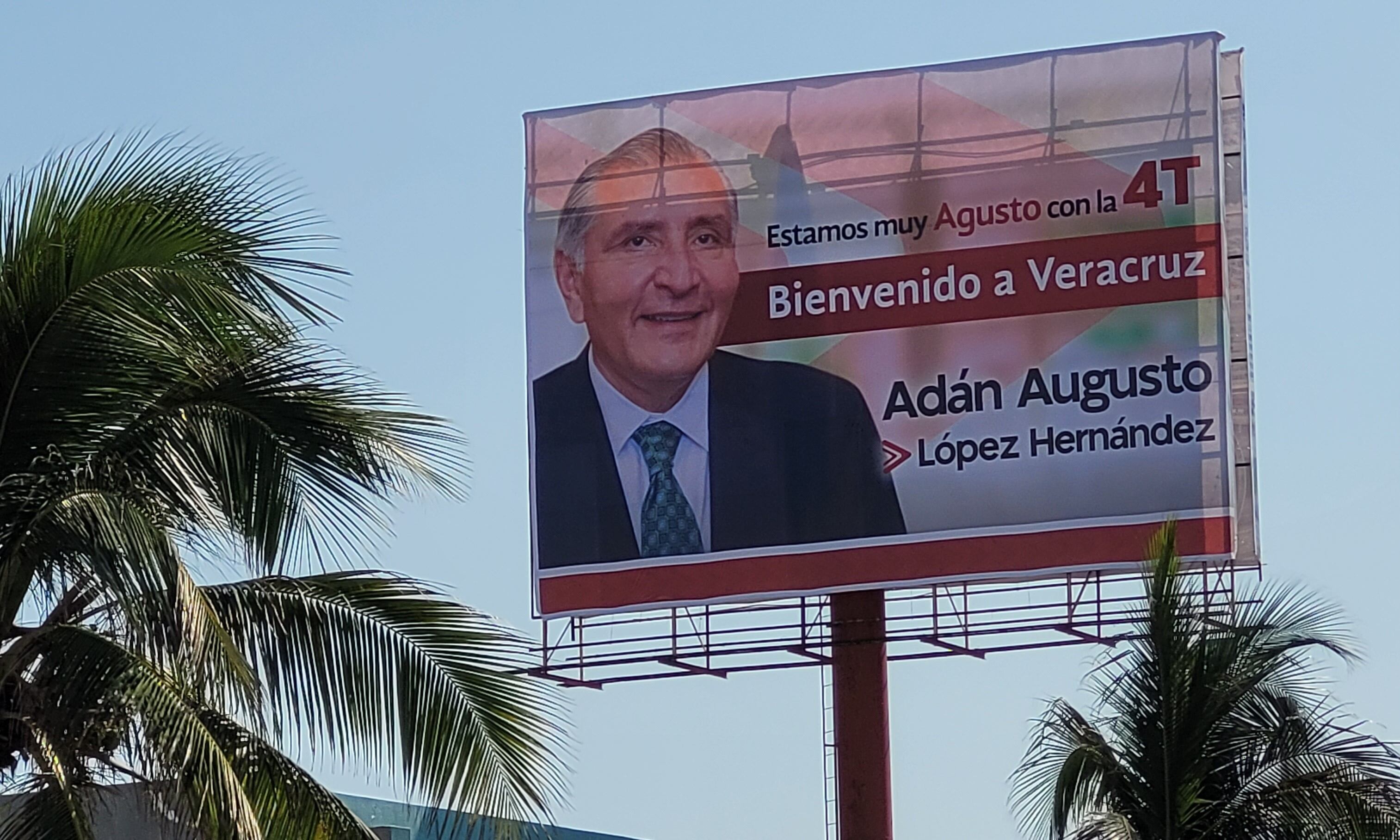 Espectaculares en Veracruz de Adán Augusto López