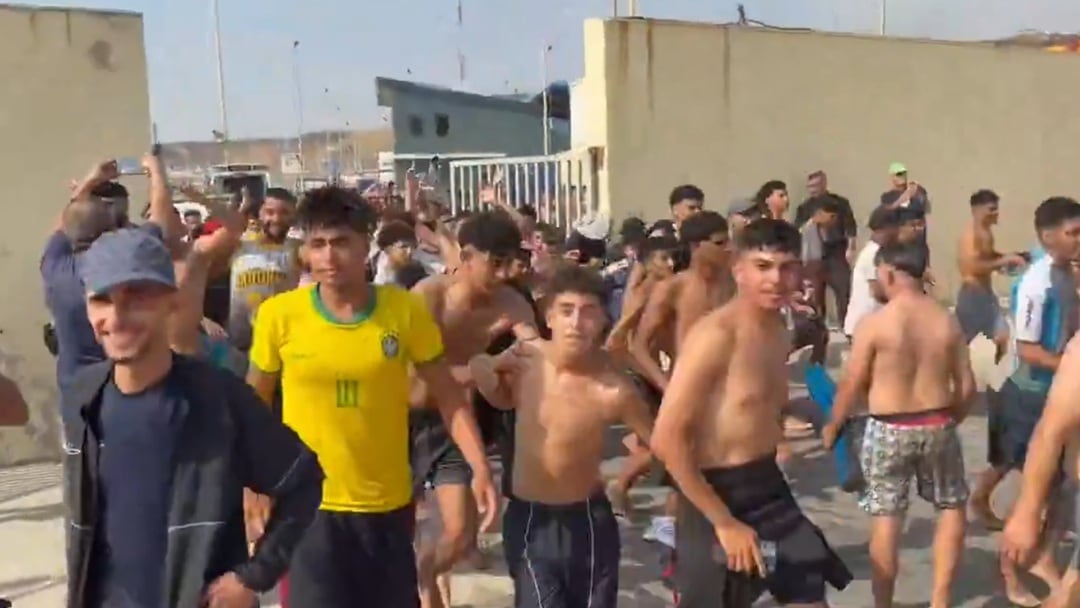 El video que muestra la llegada masiva de migrantes a España por Ceuta