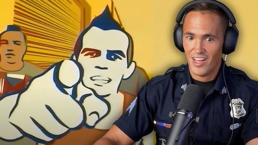 Tío Sam, ex sargento de la policía de Estados Unidos, queda impactado al escuchar la canción Frijolero de Molotov