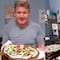 Gordon Ramsay se metió en un pantano al cocinar un clásico de México: La tlayuda
