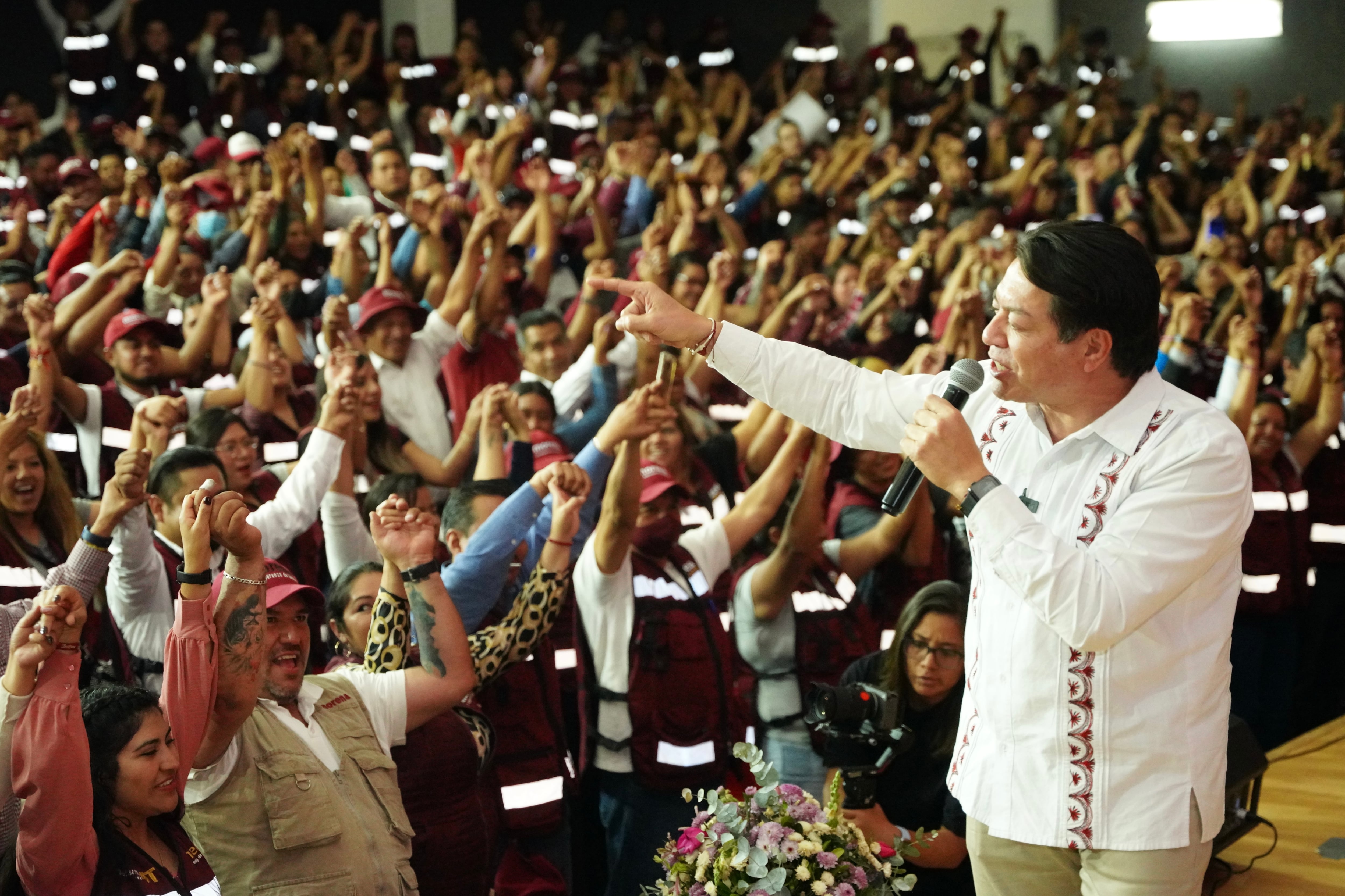 Mario Delgado realiza gira en el Estado de México