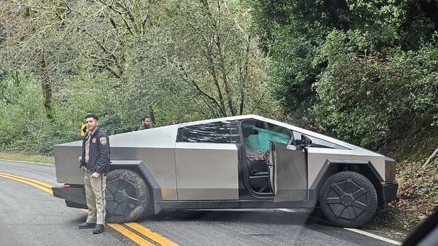El Tesla Cybertruck ya tuvo su primer accidente