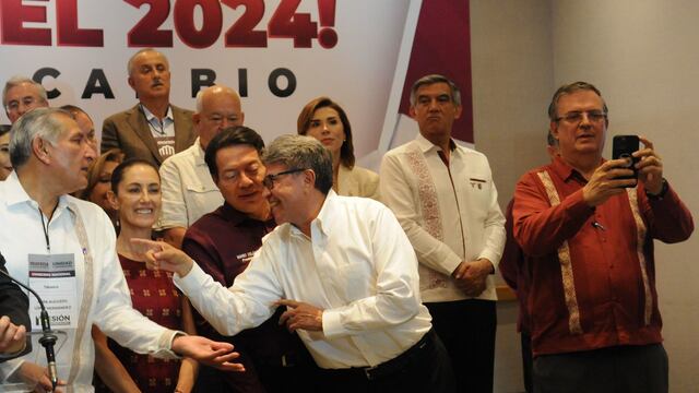 Alfonso Durazo, presidente del Consejo Nacional de Morena y Mario Delgado, presidente del partido, ofrecieron una conferencia acompañados de gobernadores y las corcholatas morenistas para anunciar el método qué aplicará el partido para elegir al candidato a la presidencia de la República.