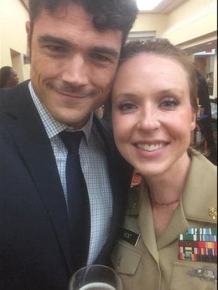 Shannon Kent, esposa de Joe Kent