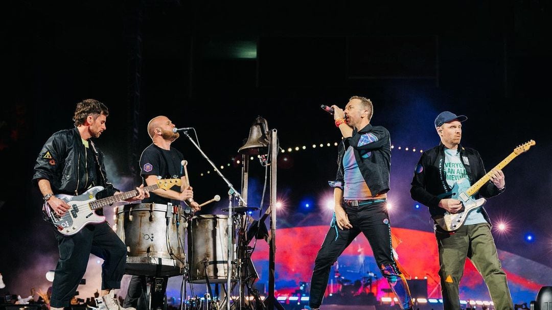 VIDEO: Coldplay no deja de sorprendernos; tocó “La Canción” de J Balvin y Bad Bunny en concierto