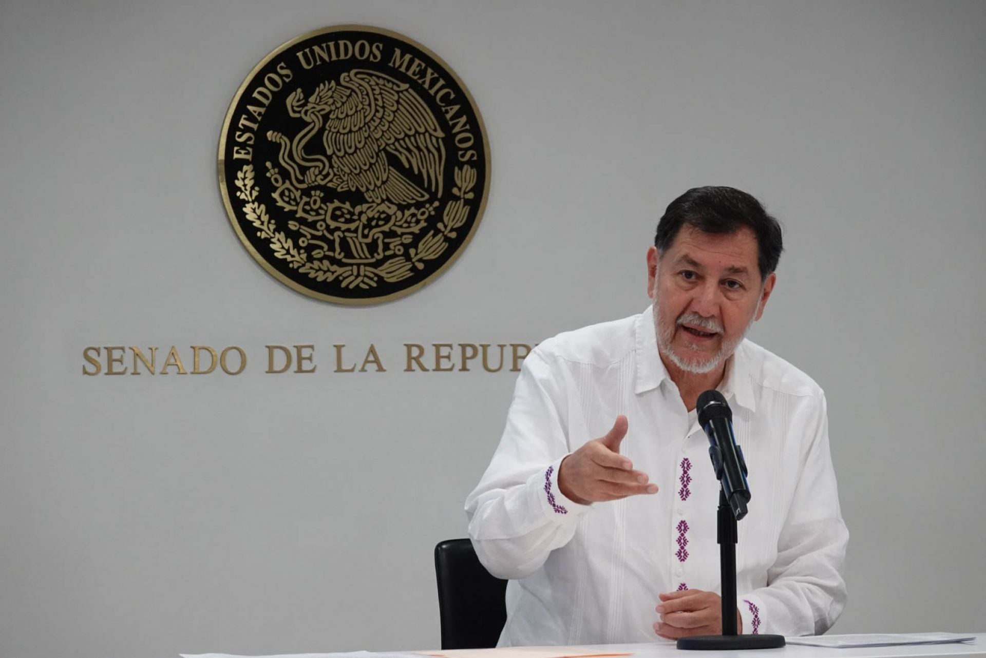 Gerardo Fernández Noroña presidente de la mesa directiva del Senado de la República