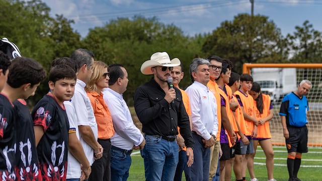Samuel García fortalece infraestructura deportiva y educativa en zona citrícola.