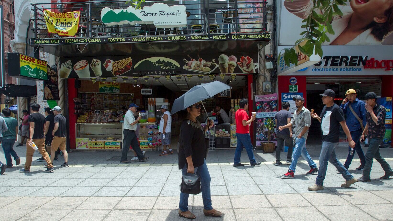 Aspecto cotidiano en Monterrey, donde la temperatura supera los 40º en época de calor.