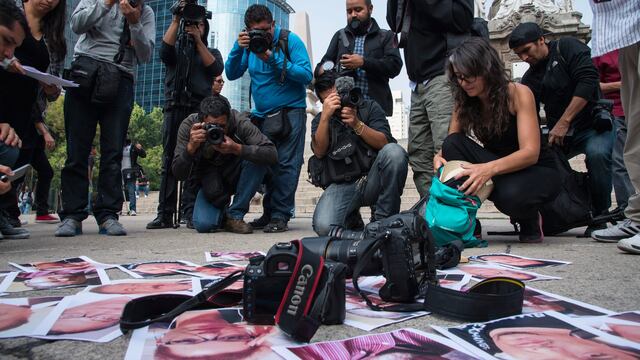 Protesta por periodistas asesinados. Compromiso de Conago.