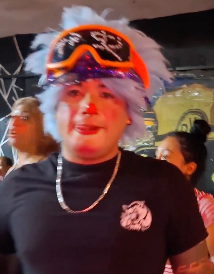 Payaso Traztraz Trakatelas es amenazado durante fiesta en Nuevo León
