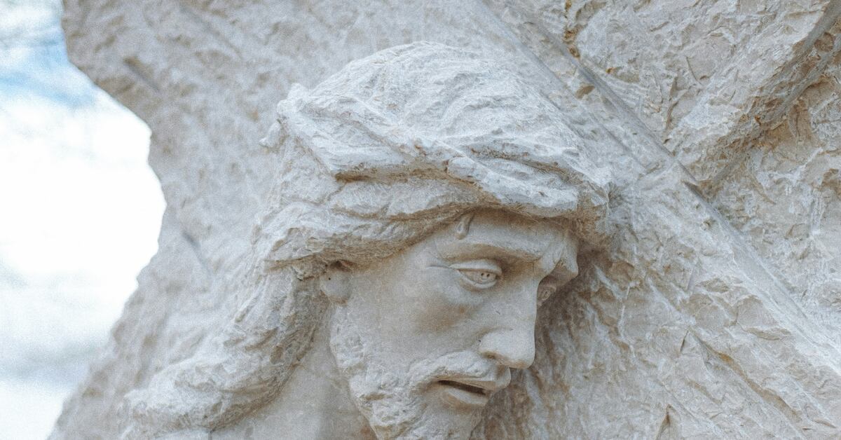 Vía Crucis 2025: Guía Completa para Vivir la Pasión de Cristo - Estaciones, Oraciones y Significado