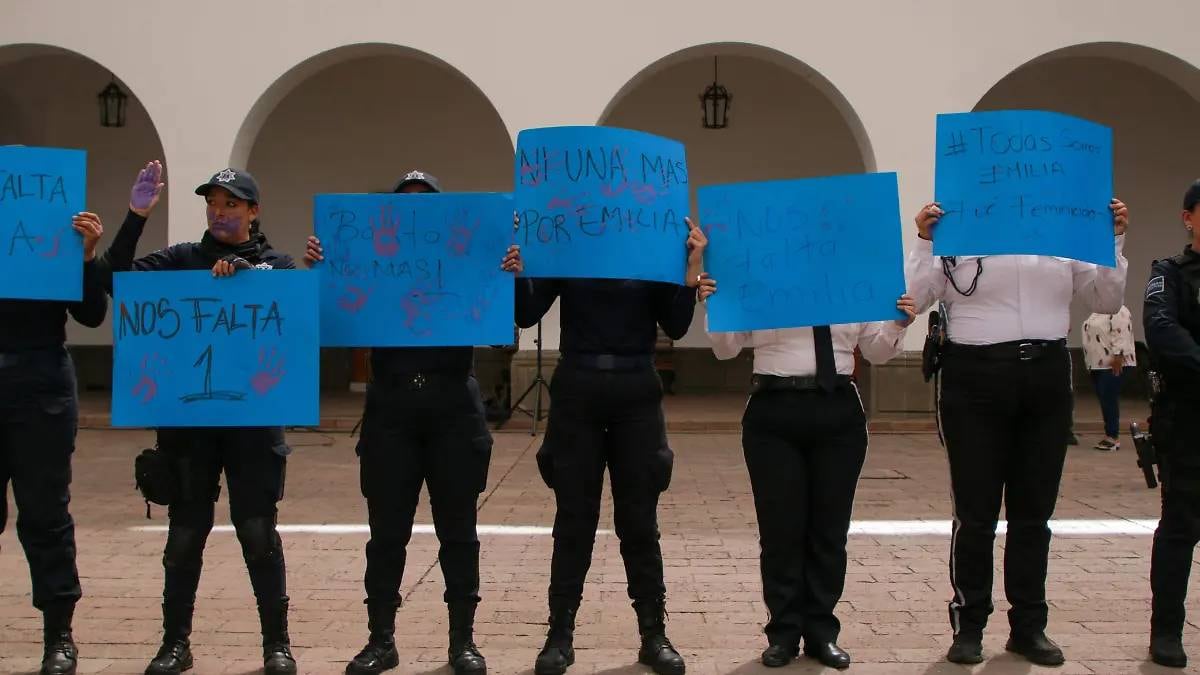 Mujeres policías protestan en Culiacán por asesinato de compañera