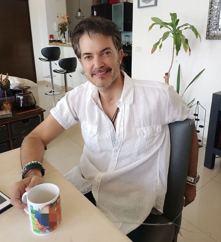 Fernando del Solar, conductor.