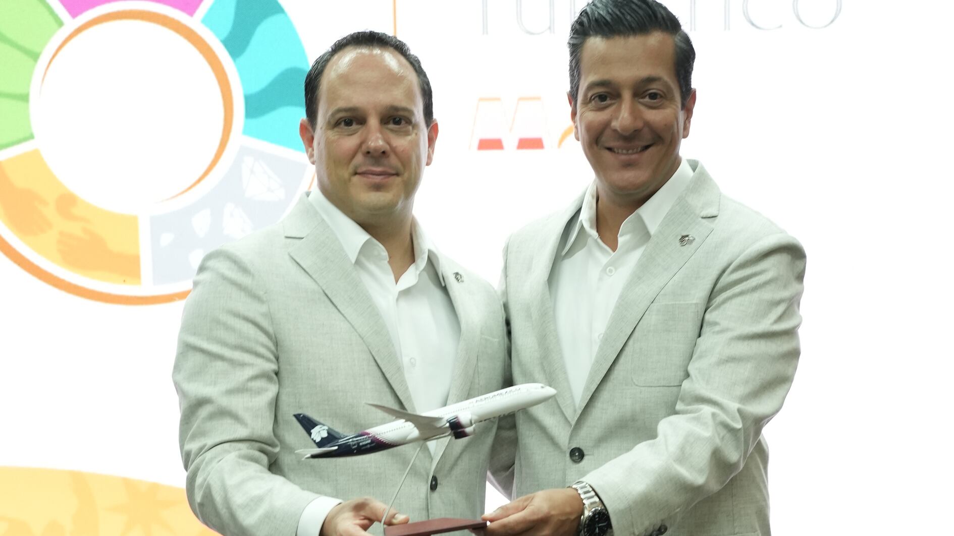 Amigos y familia, importantes para Aeroméxico