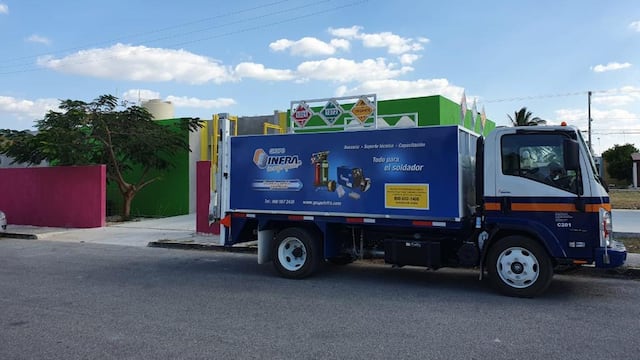 Camión con tanques de oxígeno