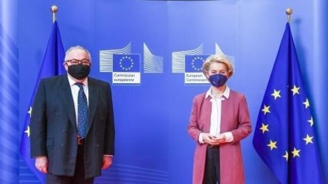 Rogelio Granguillhome (izq), Embajador de México ante la Unión Europea