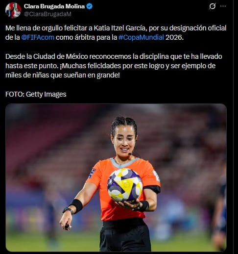 Clara Brugada felicita a Katia Itzel García por ser árbitra para el Mundial 2026.