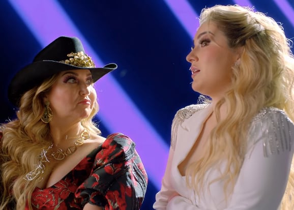 Alicia Villarreal junto a su hija