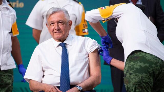 AMLO se vacuna