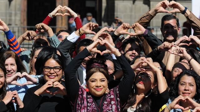 Clara Brugada contenta cierra su precampaña a la Jefatura de la CDMX