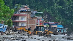 Videos muestran la devastadora magnitud de la riada en la frontera de China y Nepal