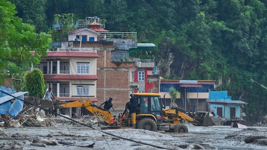 Riada en Nepal supera los 1,000 muertos; casi 4,000 personas siguen desaparecidas