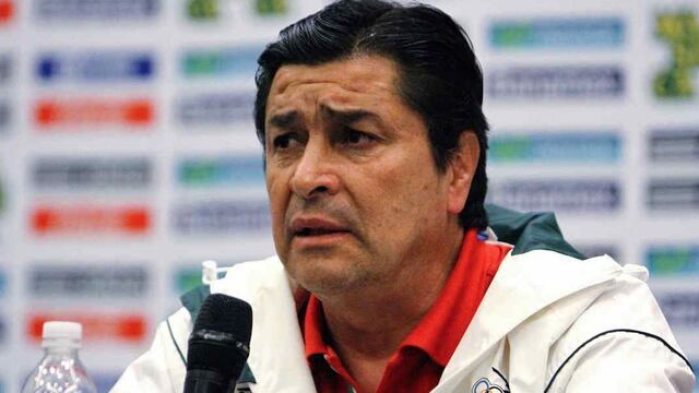 Luis Fernando Tena en conferencia de prensa.