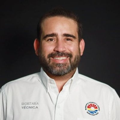 Patricio de la Peña, servidor público en Cancún y ex de Mariana Ochoa.