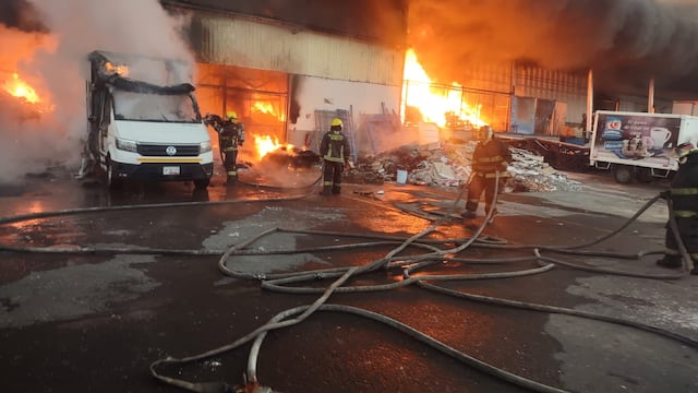 Incendio en fábrica de Gamesa en Puebla
