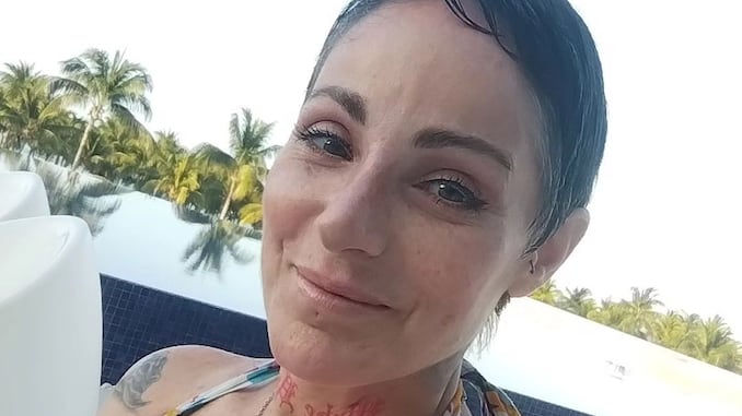 Lola Cortés llama “estupidez” el día que se enamoró de un hombre 12 años menor que solo la usó