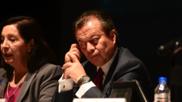 César Camacho. Cautivado por relojes. Foto/Cuartoscuro