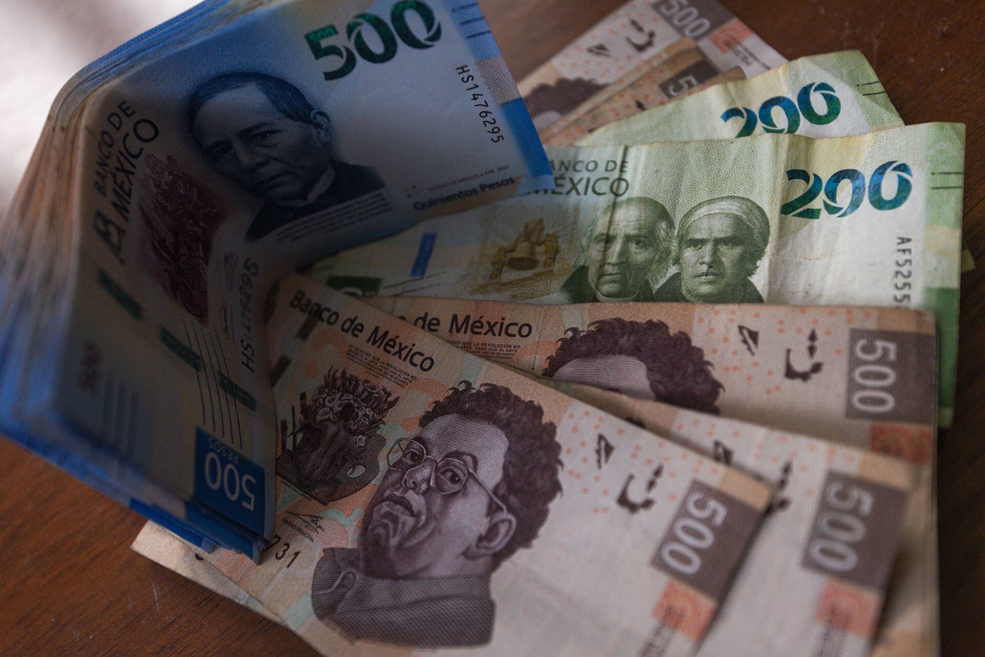 Billetes de 500 y 200 pesos