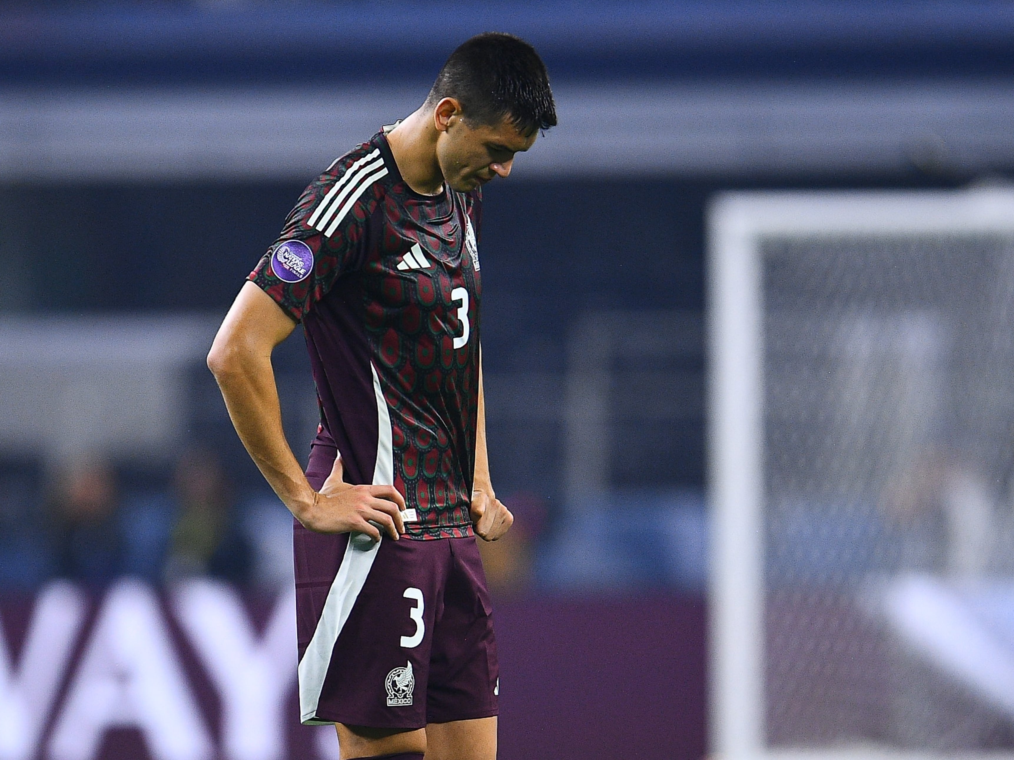 César Montes con la selección mexicana.