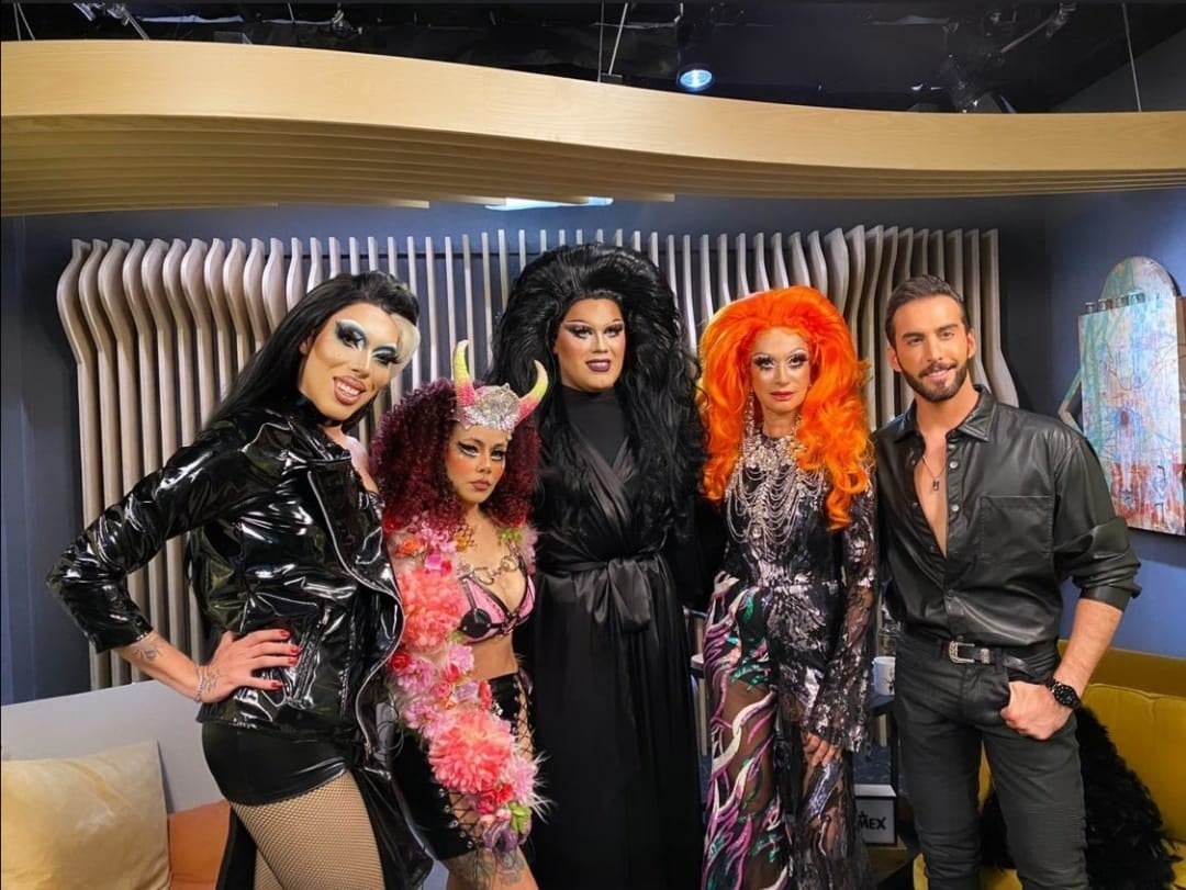 Adela Micha como drag queen