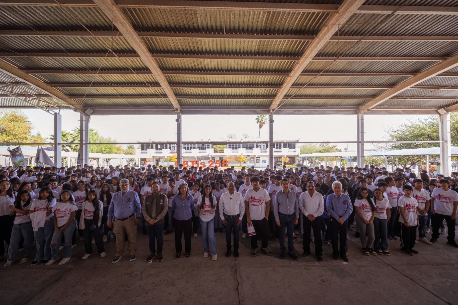 Escobedo fortalece oportunidades educativas para jóvenes