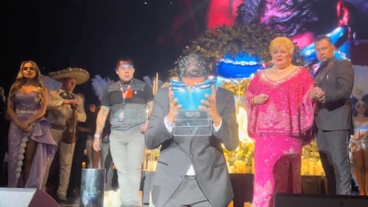 Reviven a Paquita la del Barrio en su homenaje en el Auditorio Nacional con imitadora y sus cenizas presentes
