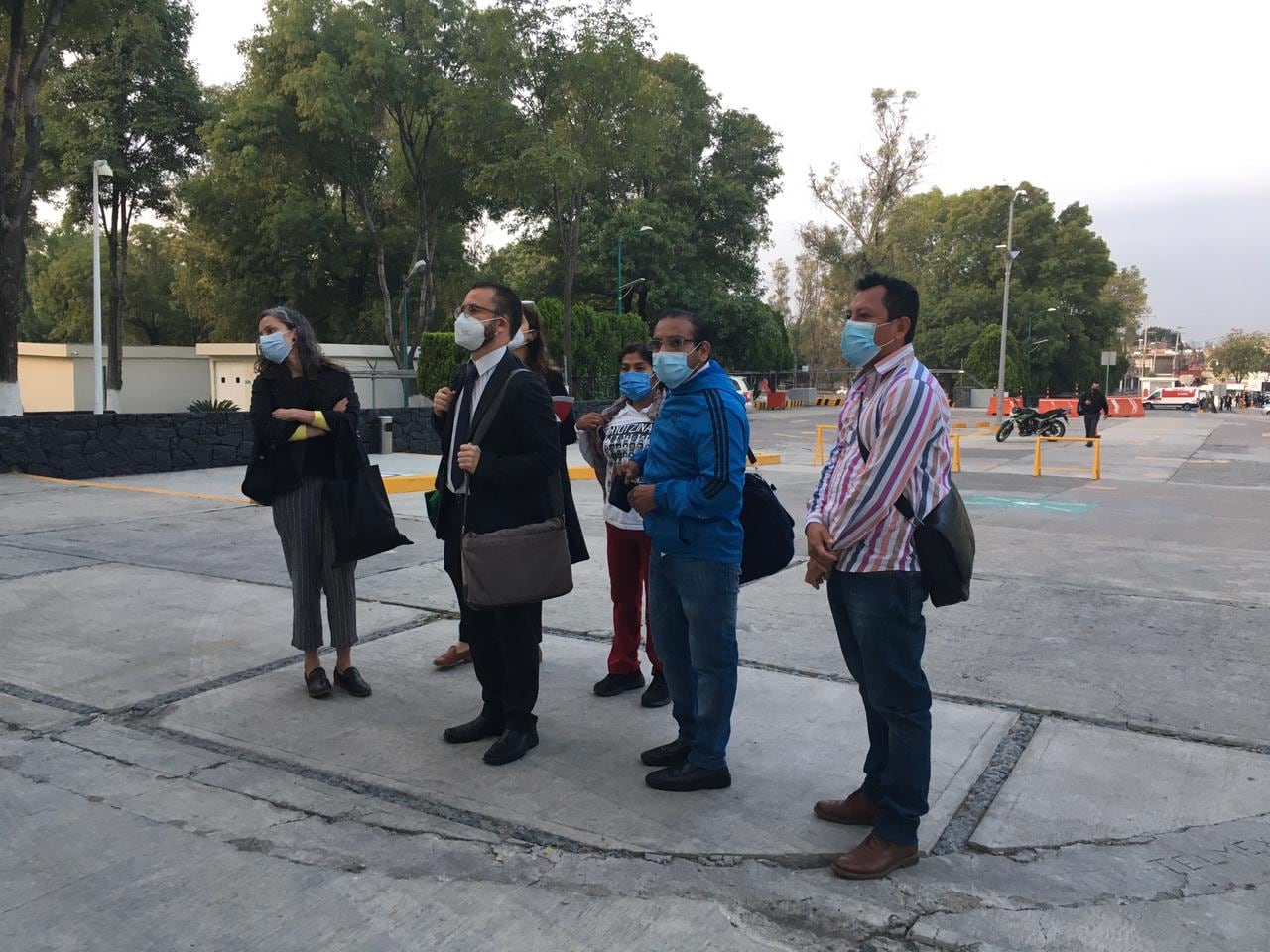 Víctimas indirectas del caso Ayotzinapa llegan a la audiencia de vinculación a proceso de Jesús Murillo Karam